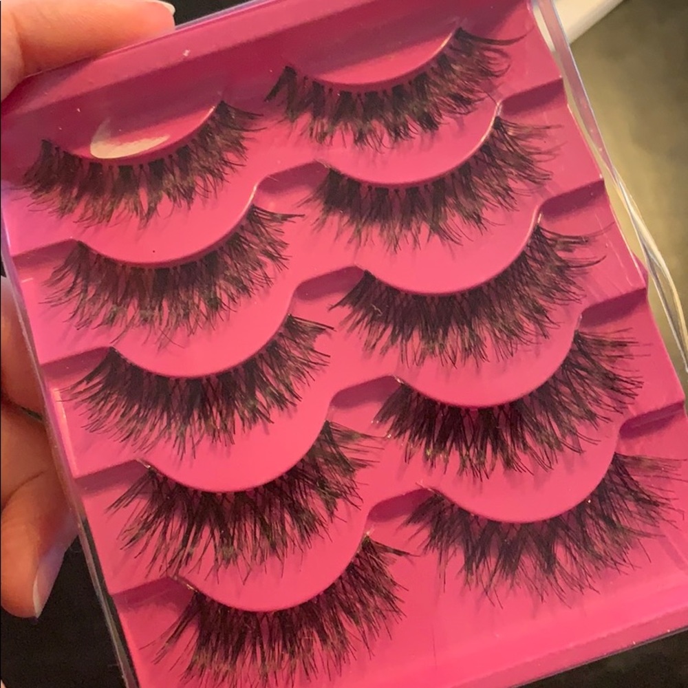 False lashes. 1 set of 5 pairs